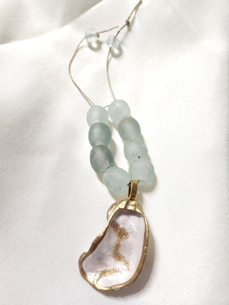 Oyster Shell Napkin Glass Bead Rings - Metallic Pearl/White/Gold w/Clear Aqua Glass Beads