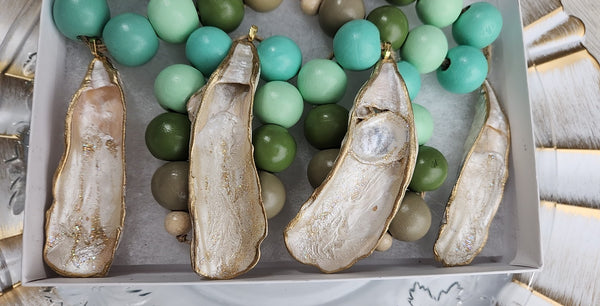 Oyster Shell Napkin Wood Bead Rings - Pearl White & Gold with Green Beads